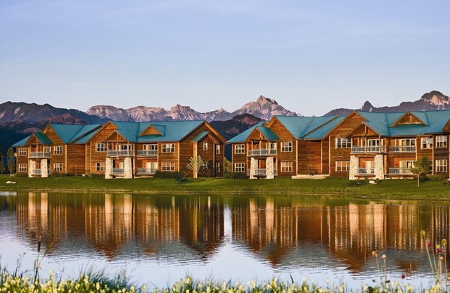 Enjoy the Crisp Mountain Air on the Pinon Lake w/Golf, hiking, skiing, riding and fishing