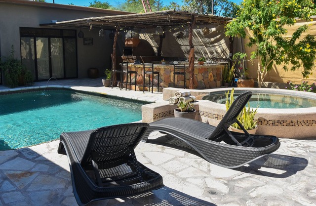 Enjoy Unique Saltwater Pool & BBQ - near Downtown