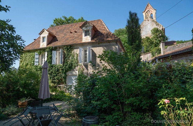 Ensemble Romantique, 17th century watermill and converted barn + private pool