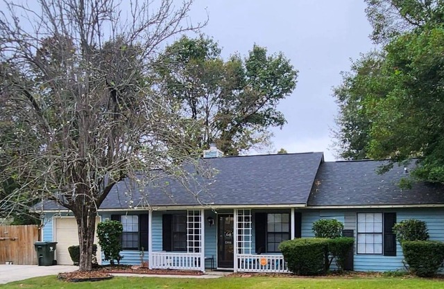 Entire 3-bedroom 2 Bath Home mins from Charleston