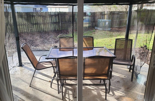 Entire 3-bedroom 2 Bath Home mins from Charleston