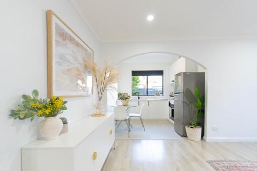 Entire Charming Periodic Victorian House in Prime Brunswick Location
