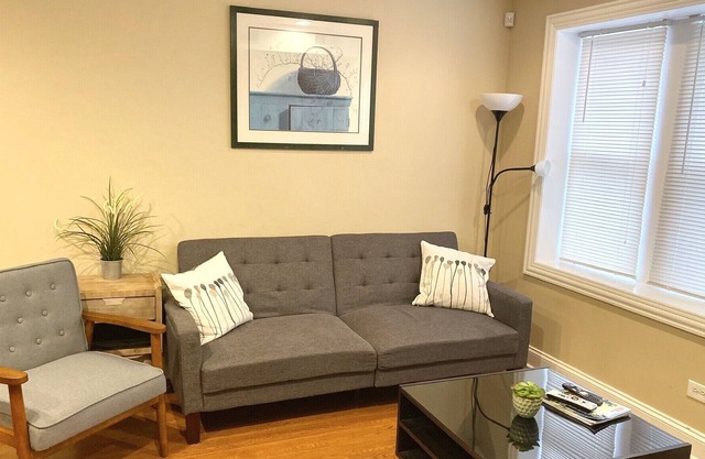 ENTIRE CLEAN MODERN 2 BEDROOM APARTMENT HAVEN /GARAGE PARKING
