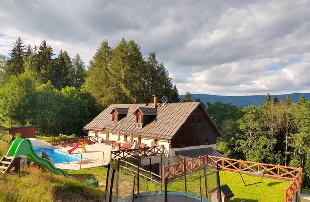 Entire cottage with swimming pool, for up to 20 guests
