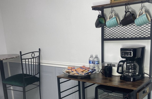 Entire Cozy home/sleeps 5/near downtown