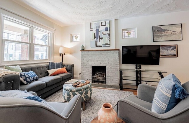 Entire Family Home by the Beach > 3 Beds & Parking