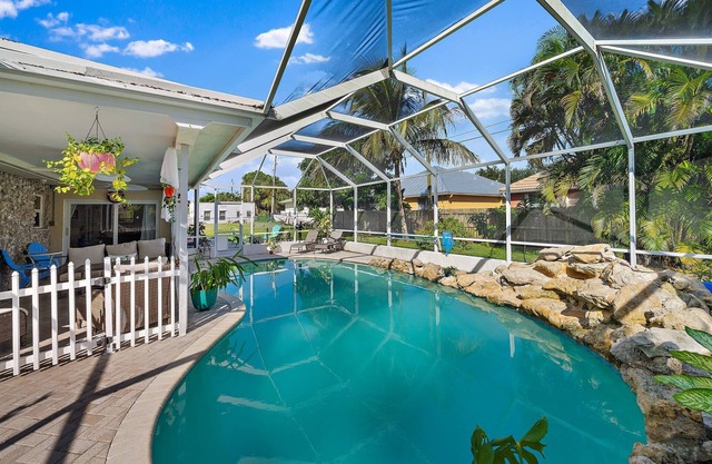 Entire Home ~ Pool ~ 1 Mile From Beach