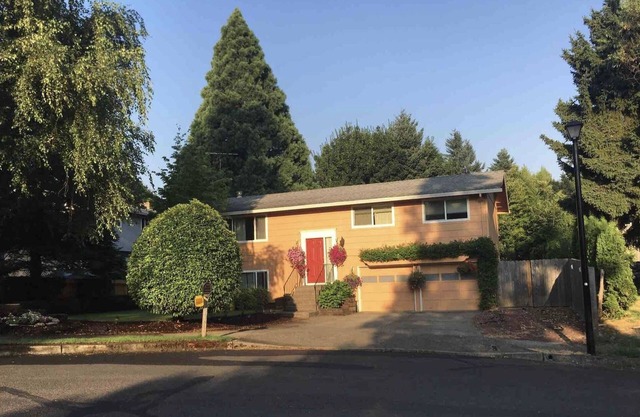 Entire Home West Linn Oregon Wifi TVs Fenced Yard Eateries 20 Min 2 DwtnPortland