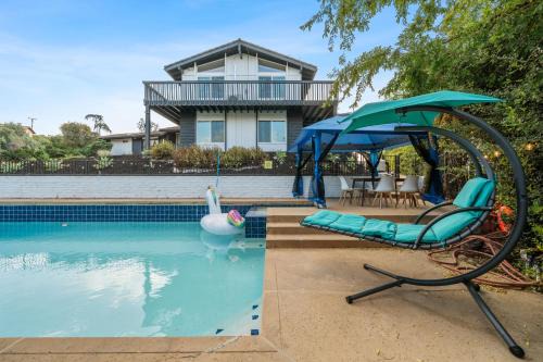 Entire Private Pool, Big Yard, View, 4BR, King Bed, 10 Parking, Available Now