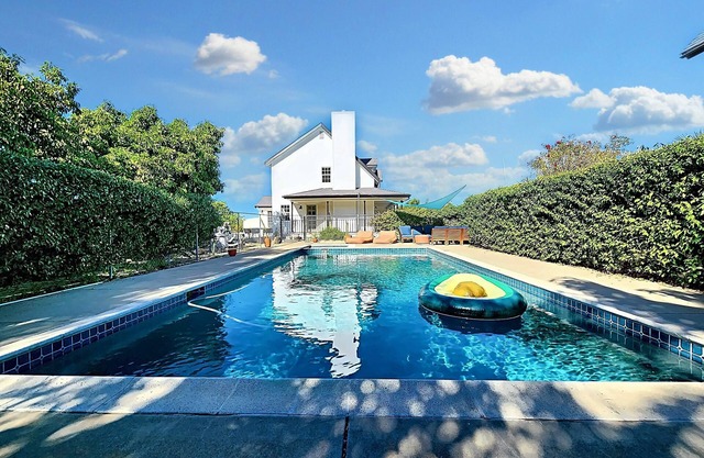 Entire Property: 3 Homes, Saltwater Spa and Pool, Avocado Orchard