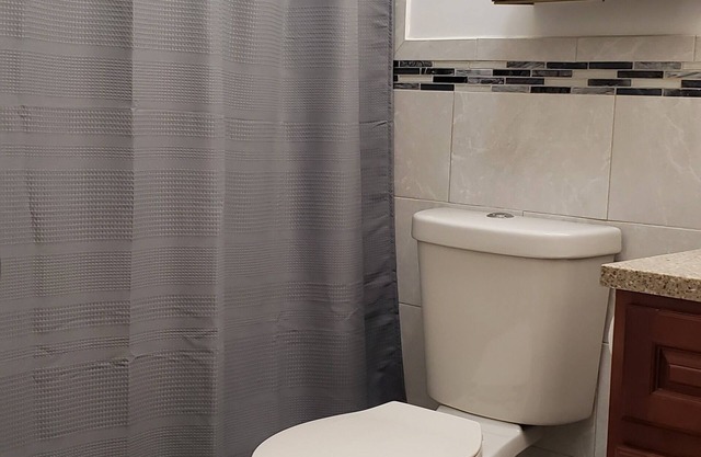 Entire spacious Luxury Condo - 10mins walk to JSQ Path