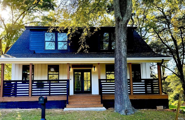 Epic Retreat at Mystic Falls-5 bd 3.5 BA-1 Mile from the Square & Clocktower