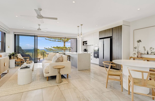 Escape 201 - Beachfront Luxury in Bilinga/North Kirra - Linen Provided