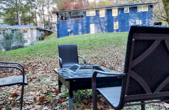 Escape and Entertain near Atlanta's Best! Minutes to Atlanta/Downtown Decatur!n