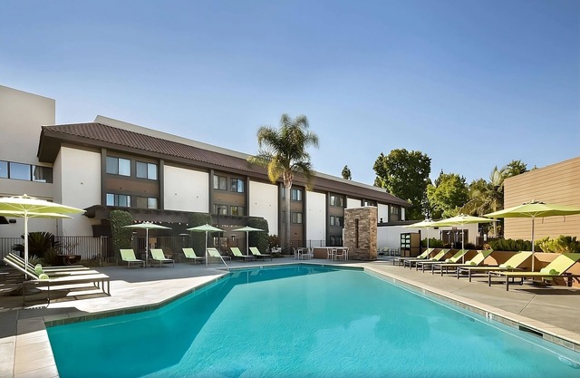 Escape The Hustle and Bustle! w/Pool, Pet-Friendly, Near River Oaks Park!