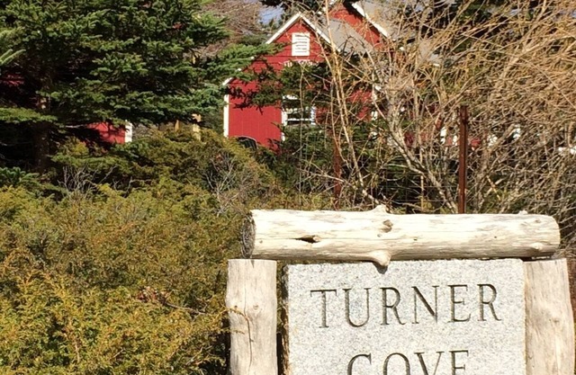 Escape to a cozy Isle Au Haut cottage to explore Acadia Nat'l Park's quiet side