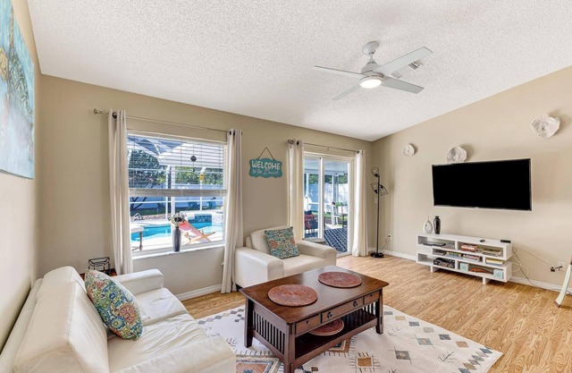 Escape to amazing pool home in Palm Coast FL, heated pool and spa