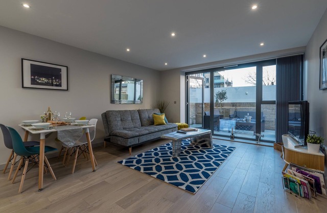 Esquire Two Bed Terrace Apartment, Ealing