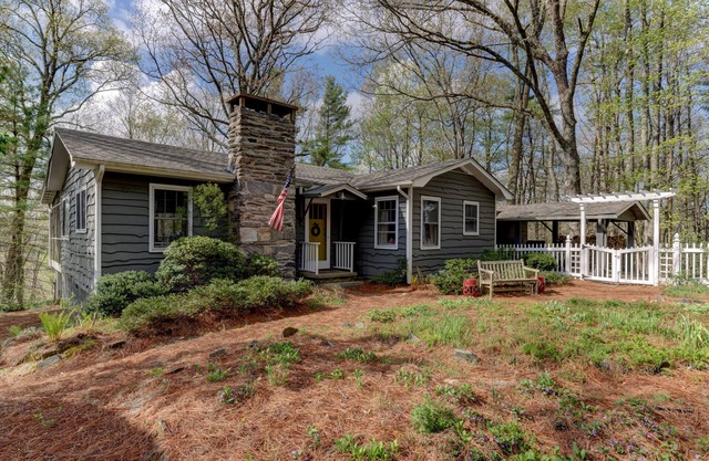 Estes Cottage - Cozy Mirror Lake Cottage w/screened porch