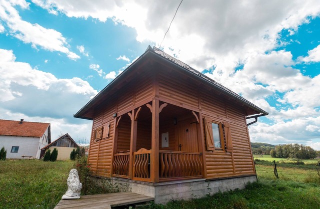 Ethno Cottage Overlooking The Mountains