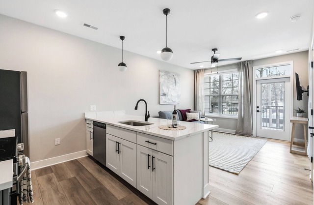Evelyn 213 - Quaint 1BR in Forest Hill with 5-star finishes and new amenities