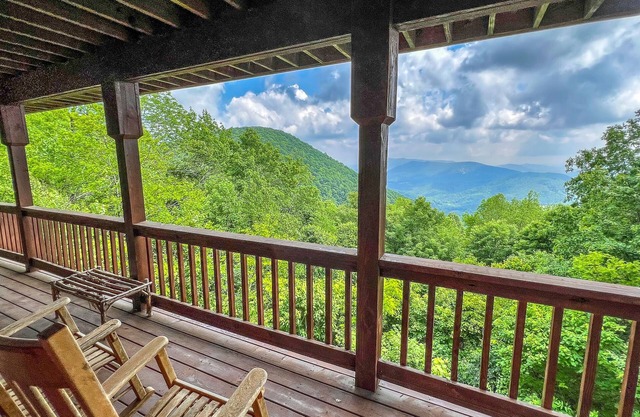 Everything You Love About Fall Is At Jasmine Heights: Views, Comfort & Charm