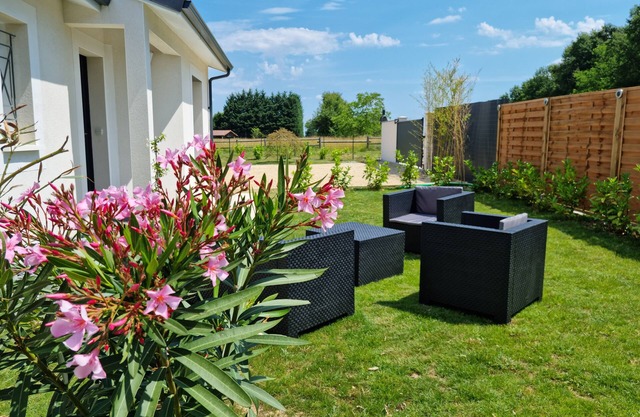 EW 3 BEDROOM HOUSE WITH PRIVATE POOL IN DORDOGNE PERIGORD NEAR PERIGUEUX