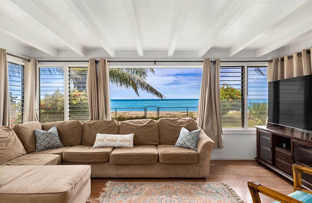 Ewa Beachfront Cottage: Beachfront w/Yard & Oceanviews - Your Nostalgic Aloha!
