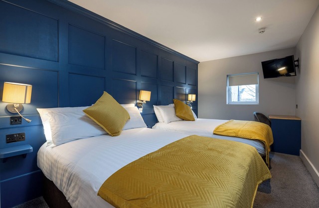 Ewings Bar & Self-Catering Accommodation