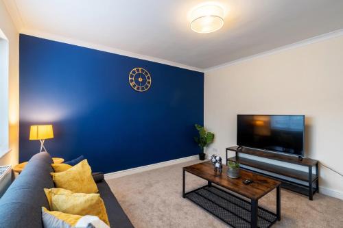 Exceptional 3 bed house, homely comforts, Close to KFC McDonalds ASDA ALDI and city centre