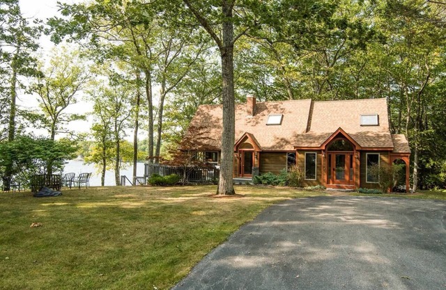 Exceptional, classic Lakefront House on Big Sebago Lake