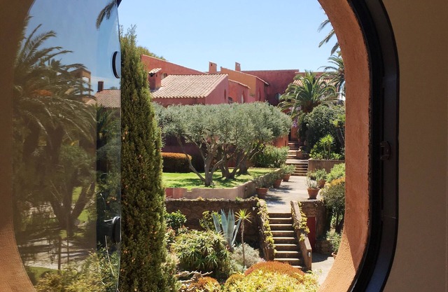 Exceptional location on the port of Porquerolles 20 m from the water .