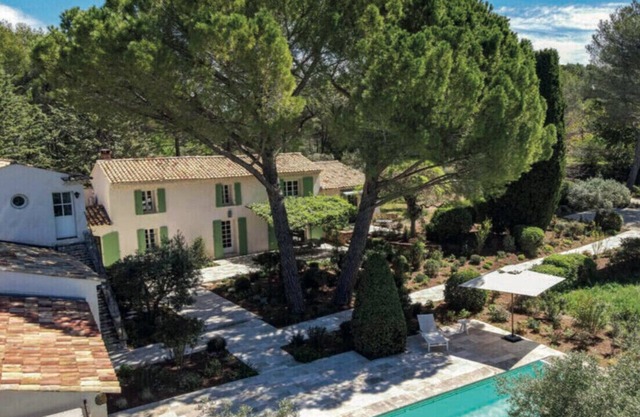 Exceptional property in Aix en Provence near Château de la Gaude with tennis court