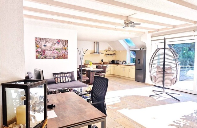 Exclusive family-friendly apartment 110 sqm, separate entrance, close to the city center, office