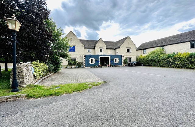 Exclusive use of a 12 Bedroom Property - Sleeps 24nPerfect for Groups & families