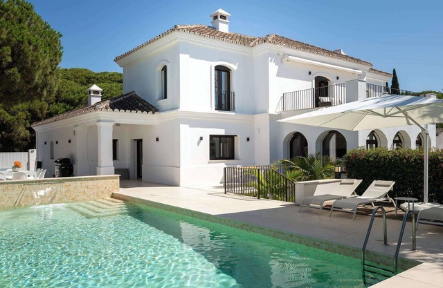 Exclusive Villa Lioness with large pool, big lawn and jacuzzi