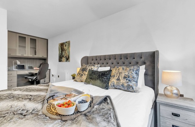 Executive 2 bedroom apartment in Moseley
