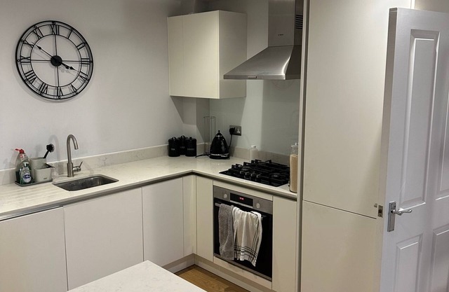 Executive Apartment in sought after Surrey Town. Pet Friendly