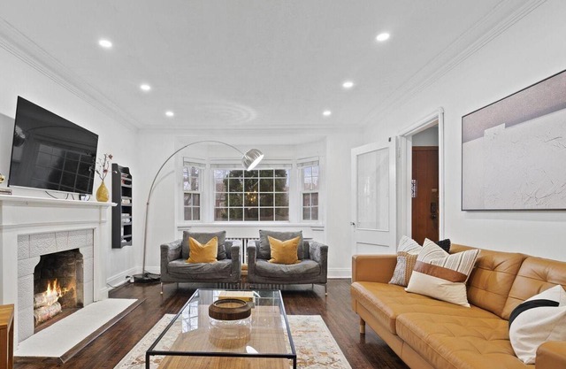 Executive Detached Home For Longer Stays (Minutes to Downtown & Danforth)