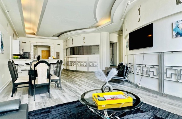 Executive Vacation Suite for 4