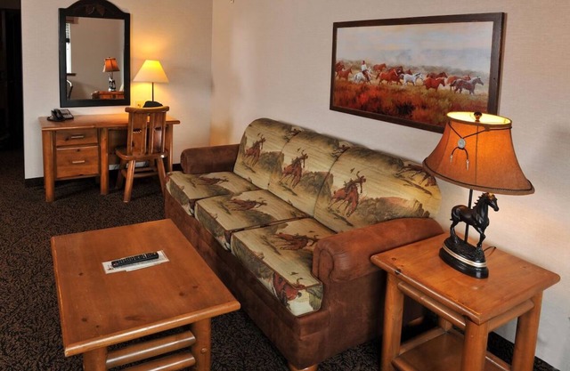Expanded King Bunk Bed, Stoney Creek, Heated Pool, Pets Allowed | 2 Units