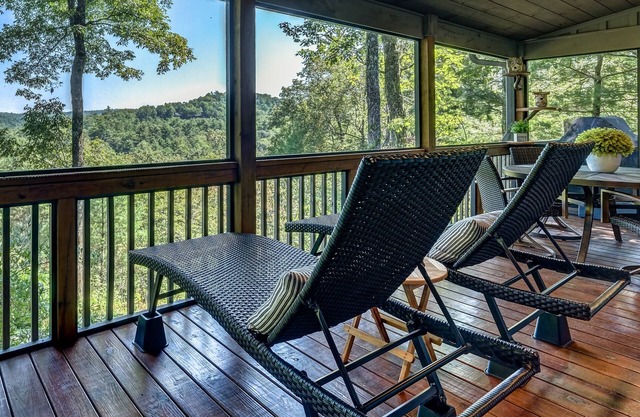 Expansive screened deck, Gas fireplace, Gorgeous views, Firepit