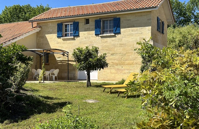 Experience Bordeaux's lovely country side on a winery only 25 min from Bordeaux