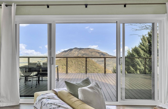 "Experience Julian's Charm: Close to Town, Spectacular Views Await at Our Cabin