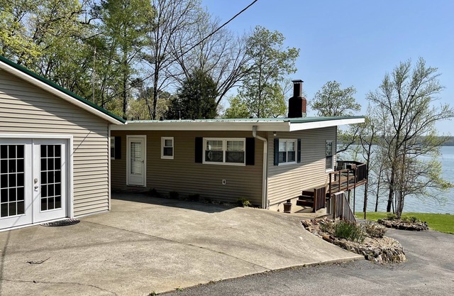 Experience Kentucky Lake out the back door! Spacious 4-bedroom retreat awaits.