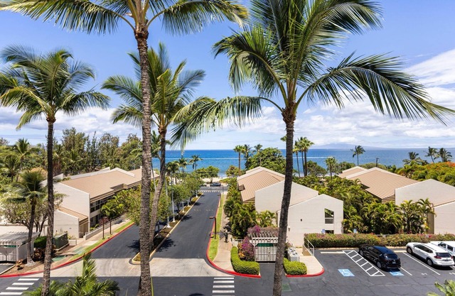 Experience luxury in a spacious 900 sq ft condo in South Kihei, featuring 2 bedrooms with king beds
