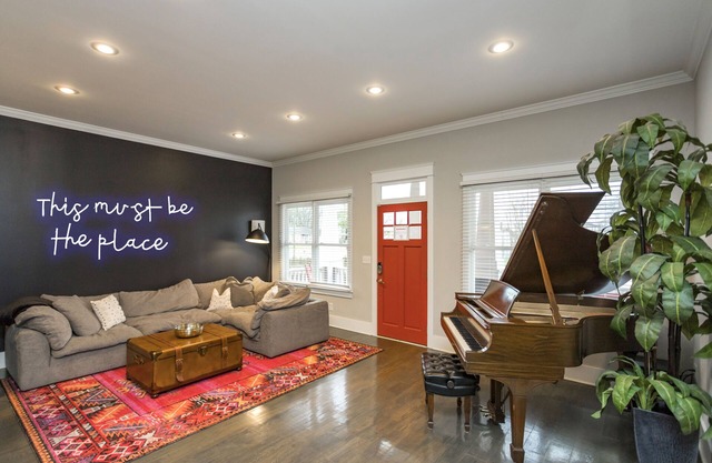 Experience Nashville’s Ultimate Getaway with a Hot Tub, 3 Miles from downtown. n