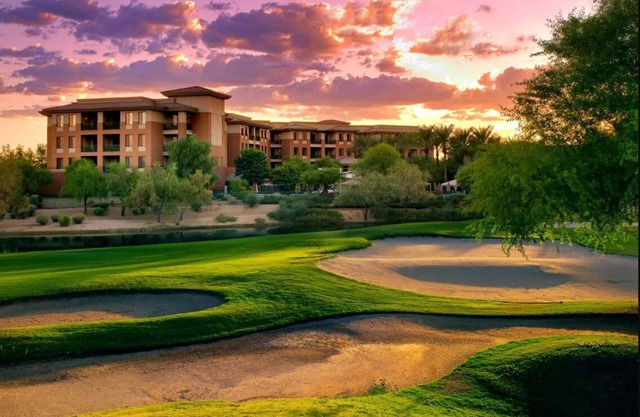 Experience the MAGICAL Kierland area in Scottsdale with a full two bedroom unit.