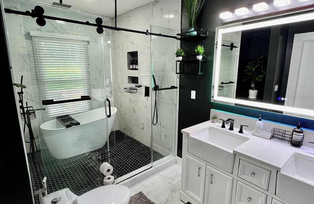 Exquisite 4BR/3BA Home by LSP Homes. 10 min DT/Airport