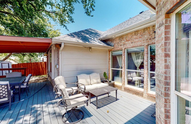 Exquisite home with pool, patio, enclosed yard, full kitchen, central AC & W/D